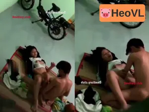 Quay lén hai học sinh nữ địt nhau trong trọ
